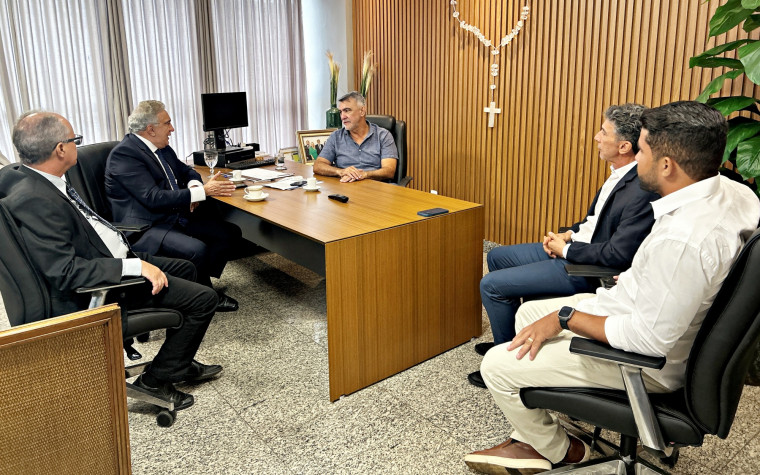 Laurez visita Amélio na Assembleia, 'quebra gelo' e anuncia Raul Filho na Governadoria