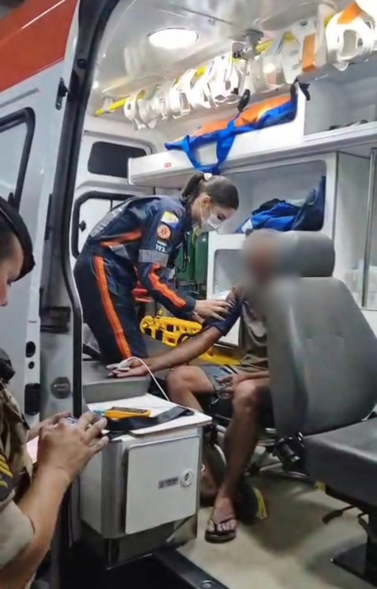 Policiais escutam pedido de socorro e salvam morador cercado pelo fogo em Araguaína