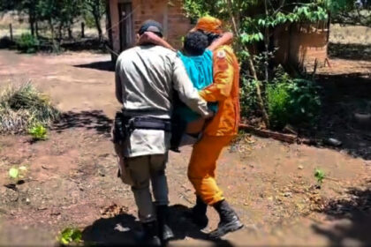 Com ajuda da cadela Dory, morador desaparecido em região de mata é resgatado com vida