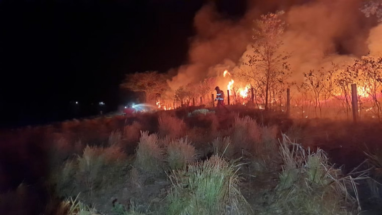 Fazendas em Araguaína e Colinas enfrentam incêndios; bombeiros atuam na região