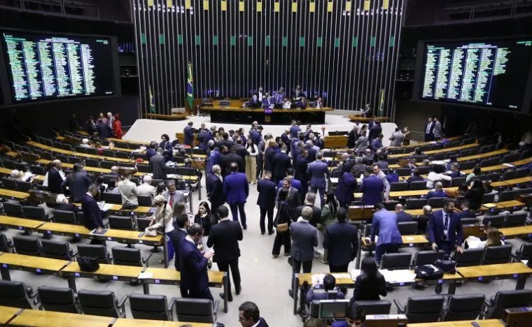 PEC da Blindagem é aprovada com voto favorável de todos os deputados do Tocantins