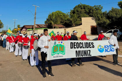 Escola pública emociona em desfile cívico com destaque para educação, cultura e tradições