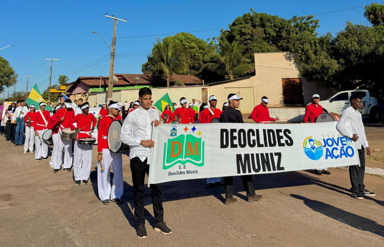 Escola pública emociona em desfile cívico com destaque para educação, cultura e tradições
