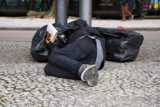 Projeto de Marcus Marcelo reserva vagas de emprego para pessoas em situação de rua