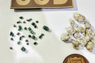 Garimpeiro é preso com pedras de esmeralda e pirita durante bloqueio policial na TO-080